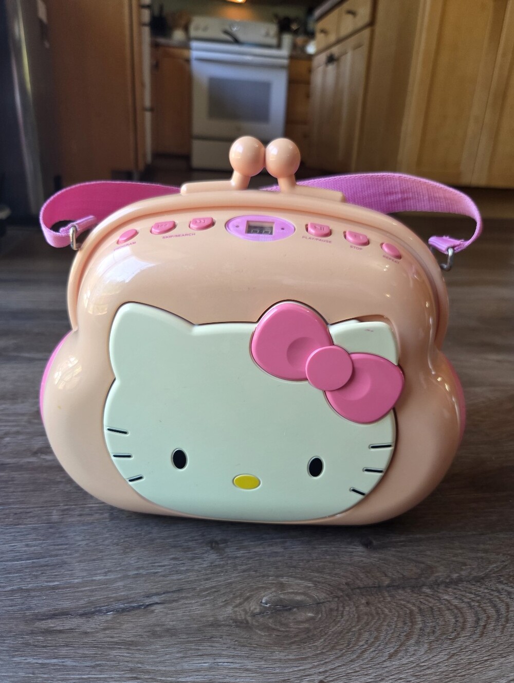 Vintage Y2K 2005 Sanrio Hello Kitty AM/FM Radio CD Player Boombox *Works!*